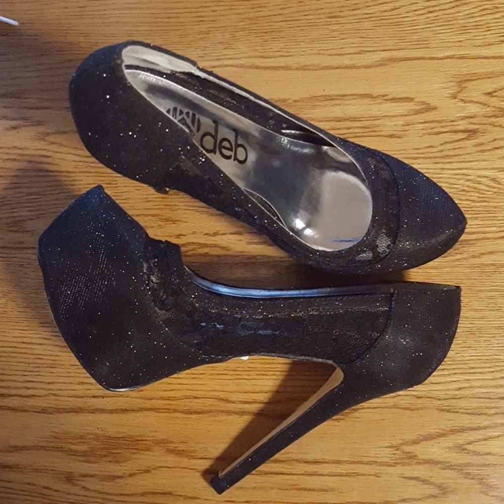Size 8 shoes by Deb